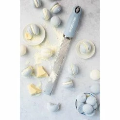 Microplane Zester-Reibe Premium Classic Küstenblau 5 Microplane Zester-Reibe Premium Classic Küstenblau -Villeroy and Boch shop Reibe Kuestenblau Premium Zester 3 600x600 ID335957 919e8b904edd882e328a7fbb25ba100a