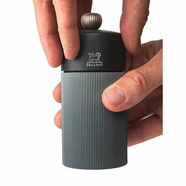 Peugeot Pfeffermühle 12 Cm Line Carbone Graphit 3 Peugeot Pfeffermühle 12 Cm Line Carbone Graphit – Bild 3