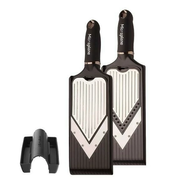 Microplane V-Hobel Mit Julienneklingen-Einsatz Specialty 1 Microplane V-Hobel Mit Julienneklingen-Einsatz Specialty